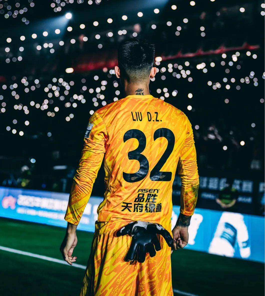 爱游戏ayx -国际比赛日体能课后；AC米兰篮板制胜备战中超；话题不断；轮换策略成焦点的简单介绍